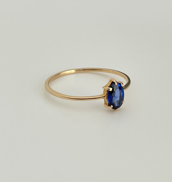 Gold Claw Blue Sapphire Ring