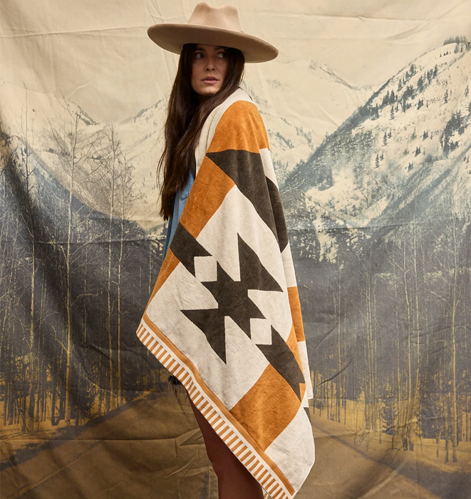 Pony Rider Rocky Mountain Towel | Natural / Black 
