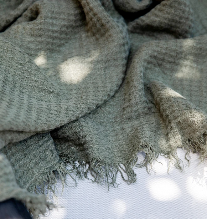 Cultiver Estela Linen Waffle Throw - Forest