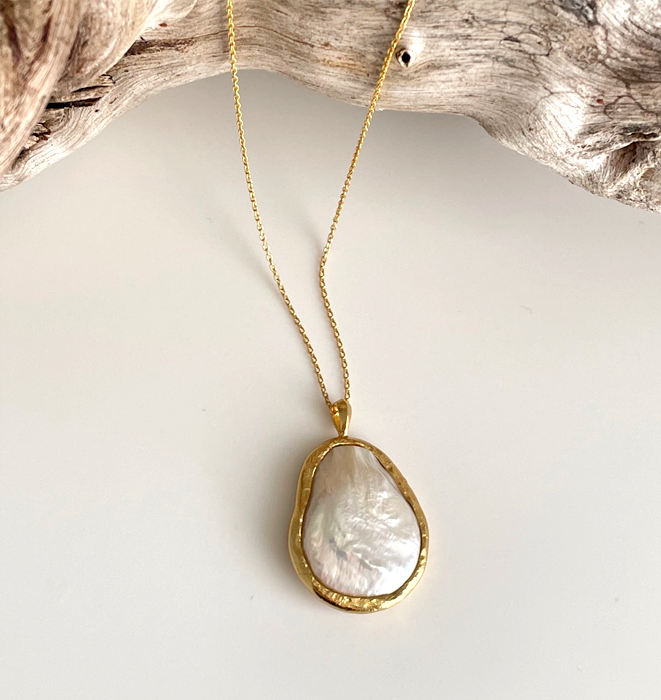 Mother of pearl teardrop necklace deals